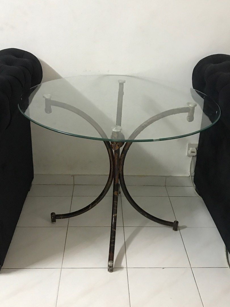Glass Dining Table (Category: Tables & Sets) located in Kuala Lumpur. Submitted by wonwonie (Listing ID 1393519086, Image 1). Description: Pickup only at Taman Sri Rampai Kl.
