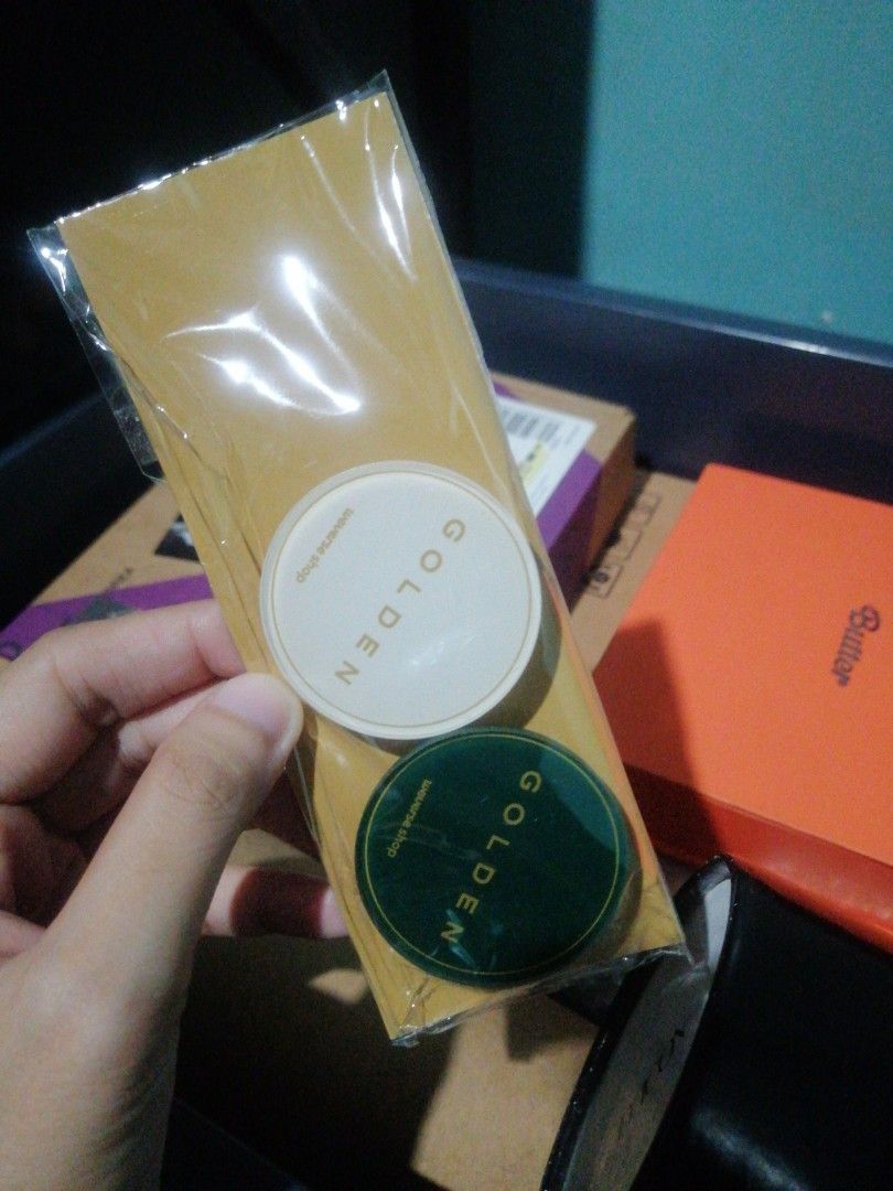 Golden Pre-order Benefit (Pop socket) (Category: Mounts & Holders) located in Valenzuela. Submitted by inz3nity (Listing ID 1393595706, Image 1). Description: Cream and Green. (Take all) MOP: - Seabank - GCash.