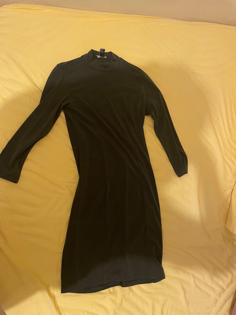 Green dress Forever 21 (Category: Dresses) located in Makati City. Submitted by density_nickels (Listing ID 1393595998, Image 1). Description: Rfs decluttering, size is Xs to s Location: metro manila - las pinas or makati used once only.