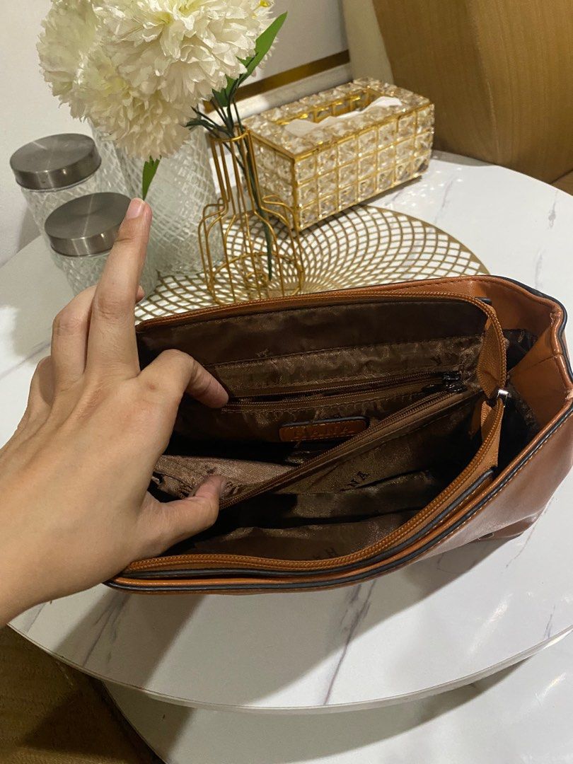 Hanna Bag (Kategori: Tas & Dompet Wanita) berada di Bekasi. Dikirim oleh prelovedivena (ID iklan 1393599715, Gambar 3). Deskripsi: minus kulit mengelupas dibeberapa part seperti foto.. .