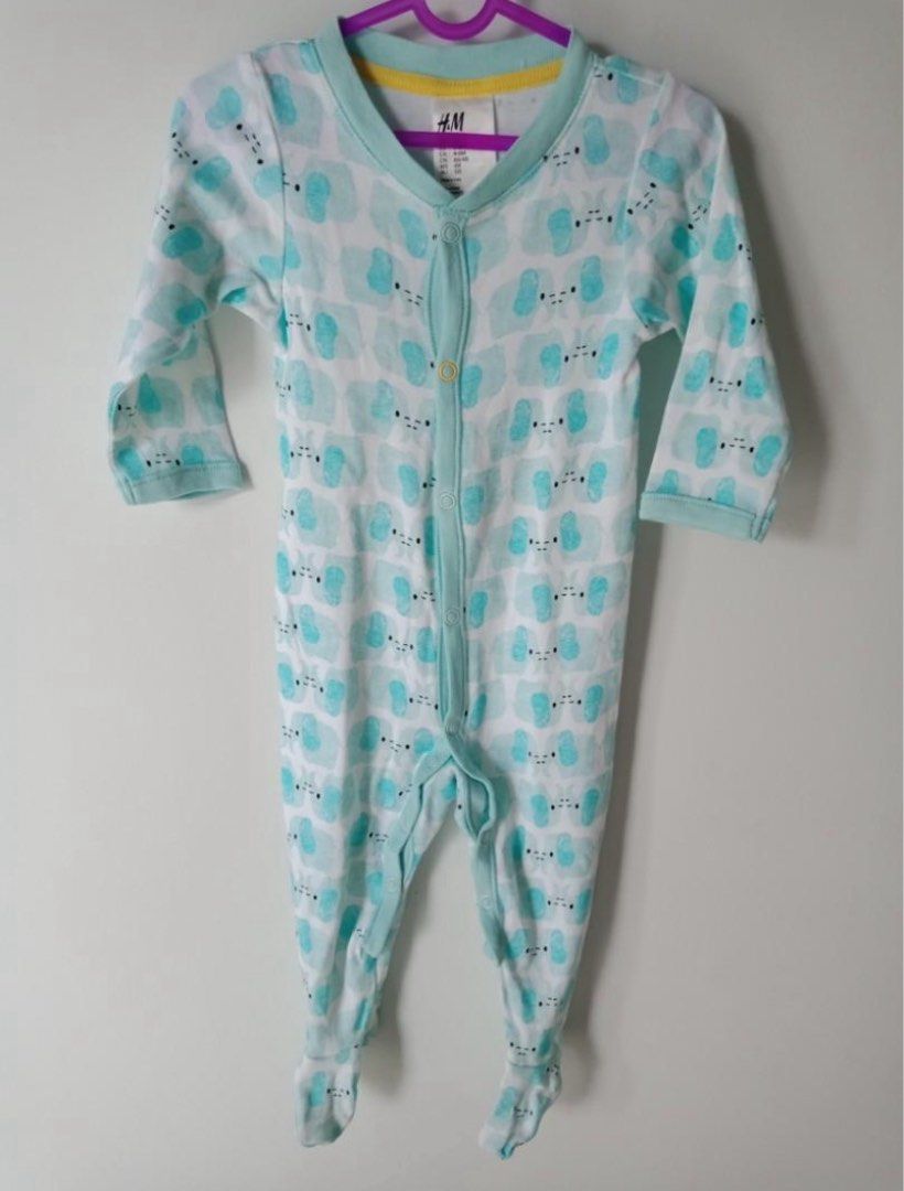 H&M frog suit 4-8M (Category: Babies & Kids Fashion) located in Las Pinas. Submitted by vasthawk_eee147 (Listing ID 1393439212, Image 1). Description: 10/10 color No issues Available pickup Lalamove delivery LasPiñas location .