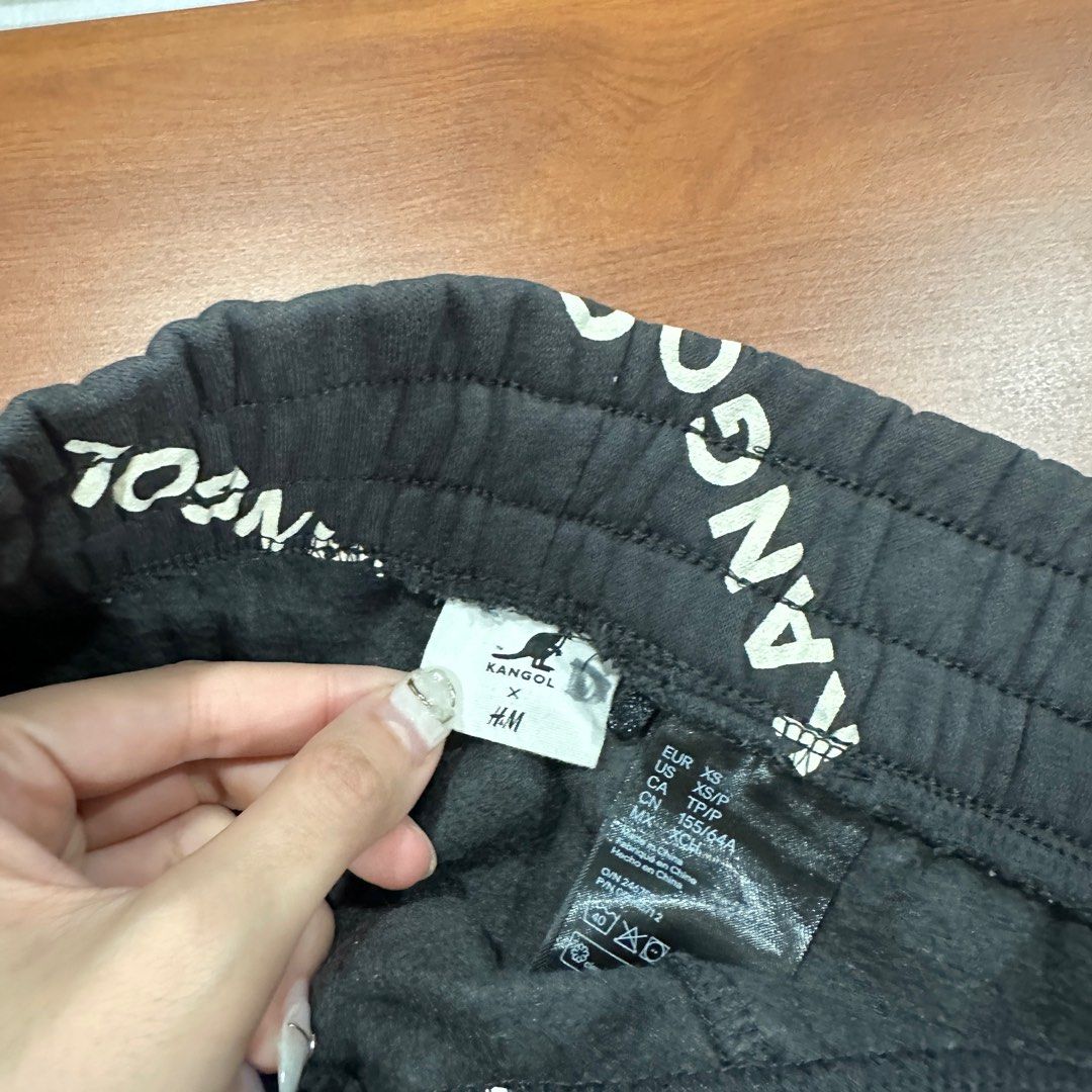 H&M x Kangol Jogging Pants Size XS (Category: Other Bottoms) located in Manila. Submitted by dichiesteph (Listing ID 1393506564, Image 2). Description: H&M x Kangol ☆ Details on photos ☆ Rarely used ☆ Shipping from QC (Banawe) ☆ Shipping schedule: M-F, 1-6 PM ☆ MOP: GCash/Seabank QR GGX 3-5 days Grab/Lalamove Same day delivery Fees shouldered by buyer.