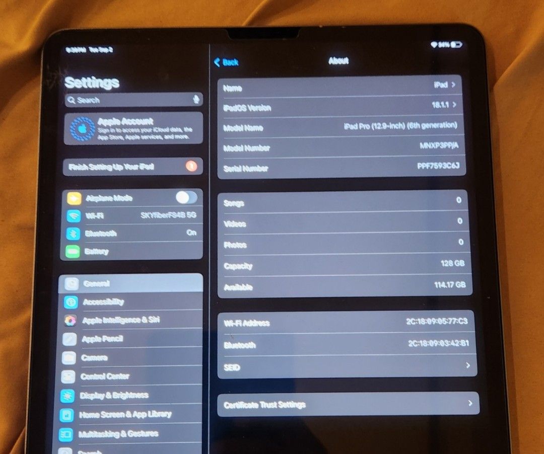iPad Pro 12.9 128 GB M2 Space Gray Wifi (Category: iPad) located in Quezon City. Submitted by thehesitantonlineseller (Listing ID 1393475228, Image 3). Description: ITEMS ARE AVAILABLE UNITIL INDICATED AS SOLD. PLEASE READ THE WHOLE POST TO AVOID ANY CONFUSION. NOTE: This is a payment first item. Taglish ko na for so everyone can understand: The item is currently pawned. Someone made a deal and told me bibilhin nya yung unit. I claimed the unit o