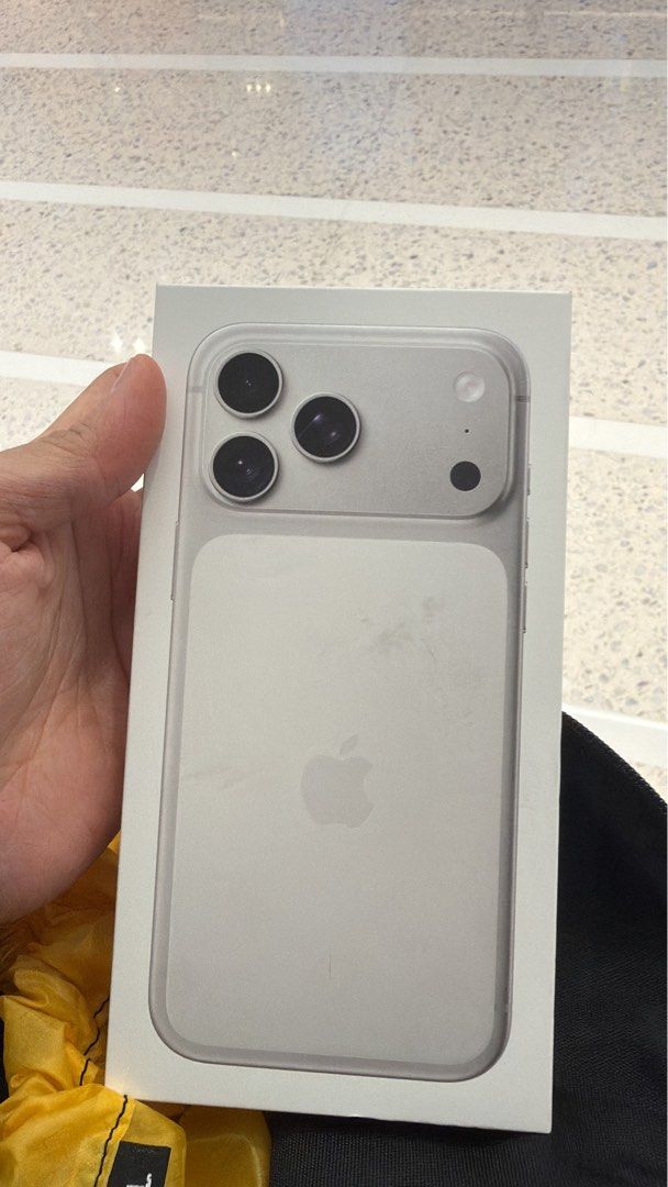 香港版 iPhone17 pro 512GB シルバー(物理SIM可) 香港版 iPhone17Pro