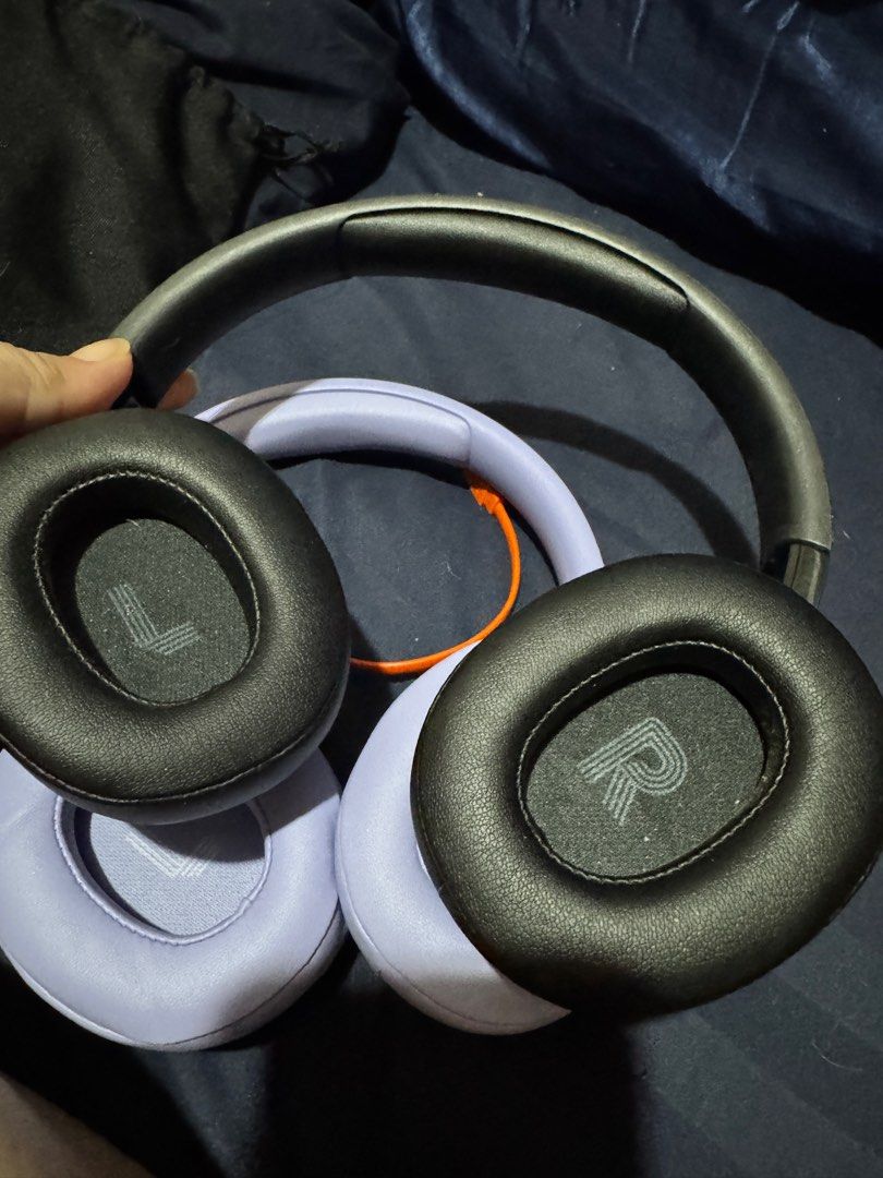 JBL Tune 720BT Black & Purple (Category: Headphones & Headsets) located in Paranaque City. Submitted by hannah.agupit (Listing ID 1393439523, Image 3). Description: Purple Only Available Unit and cable for charger 💯 original connected to JBL app No issues - all working and function well Ready to use.