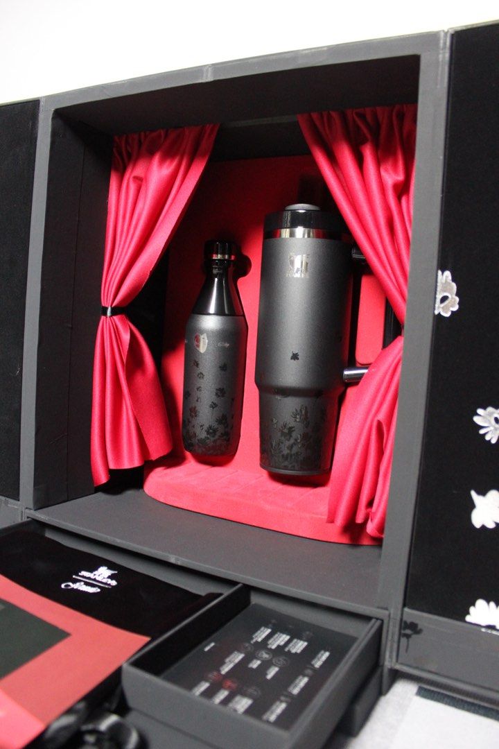 JENNIE x Stanley Limited Edition Box (Category: Water Bottles & Tumblers) located in Malabon City. Submitted by virtuous.goodies (Listing ID 1393549731, Image 2). Description: ✨ On-hand & Ready to Ship 📦 Limited Edition PR Box – only 1 pc available (1 out of just 10 released in the Philippines) What’s inside: ▫️ Stanley Quencher Luxe Tumbler w/ Keychain ▫️ All Day Slim Luxe Bottle ▫️ Stanley x Jennie Paper Bag ▫️ Separate Boxes for Each Bottle ▫