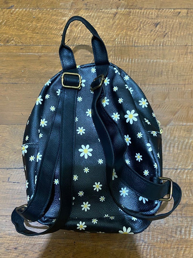 Jessica Simpson Mini Backpack Purse (Black Daisies) (Category: Backpacks) located in Manila. Submitted by marcaida (Listing ID 1393579615, Image 2). Description: .