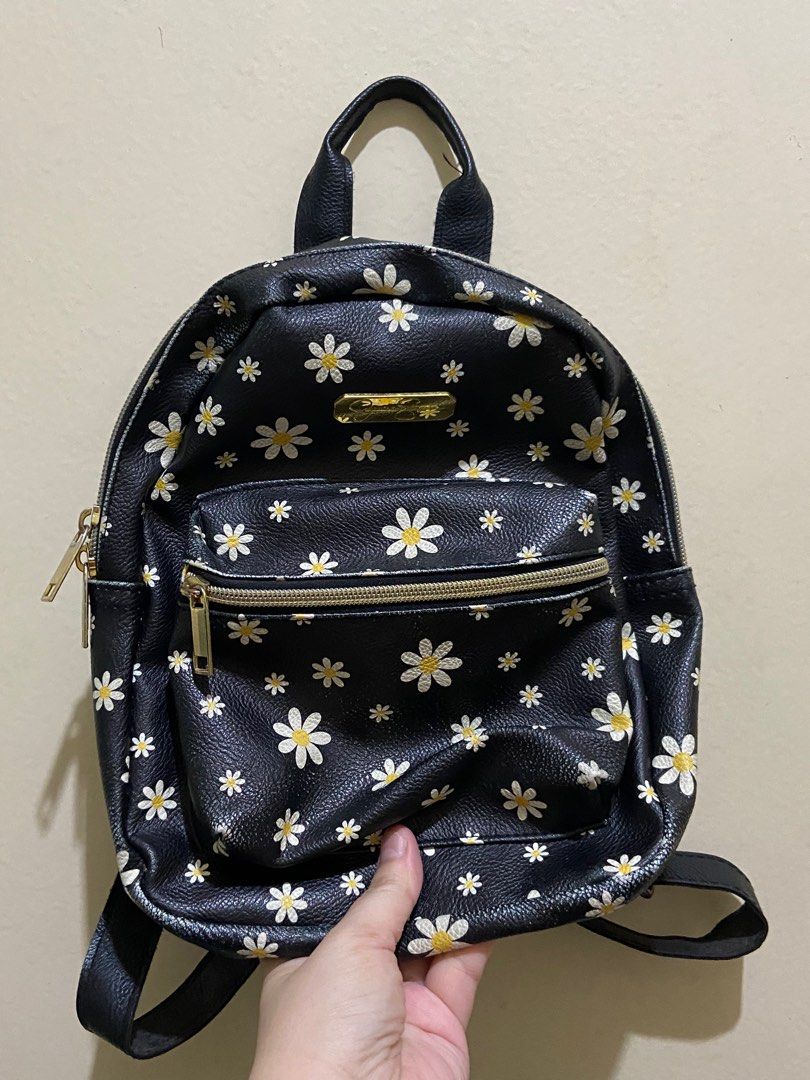 Jessica Simpson Mini Backpack Purse (Black Daisies) (Category: Backpacks) located in Manila. Submitted by marcaida (Listing ID 1393579615, Image 1). Description: .