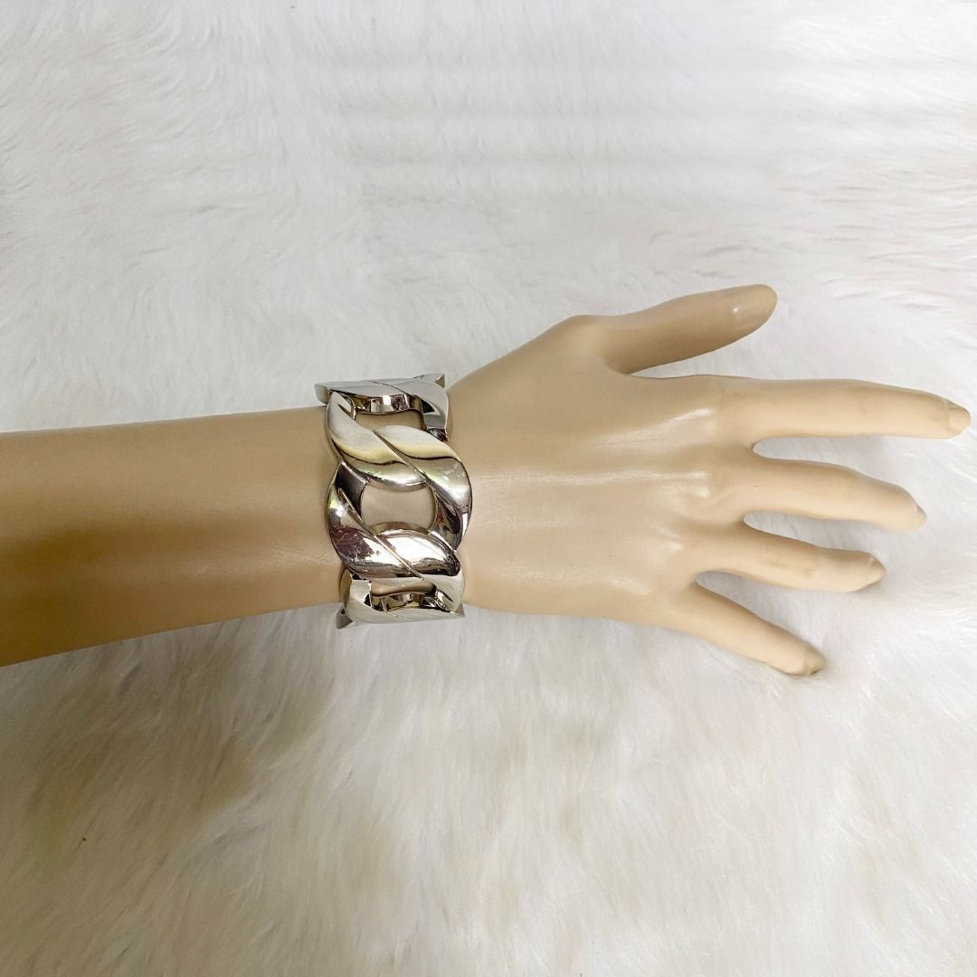 Juicy Couture Silver Chain Bangle Bracelet (Category: Bracelets) located in Cebu City. Submitted by posh_avenue888 (Listing ID 1393491106, Image 2). Description: In very good condition. From Japan. 2.5 inches diameter x 1.35 inch width. 100% authentic!!! .
