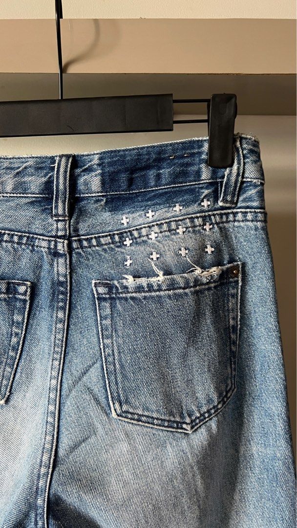 Ksubi Straight semi-tapered washed jeans (Category: Jeans) located in Mandaluyong City. Submitted by forlaughandlemons (Listing ID 1393479130, Image 3). Description: Womens 25” Like brand new! Kept and used in very good condition Would gladly keep if not sold 💕 The embroidered details/stitches/stamps are true to Ksubi ‘s jeans style :) Just have way too many denims.