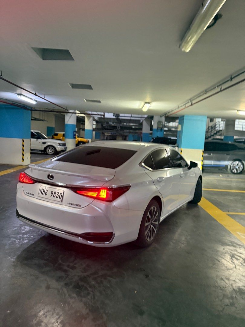 Lexus ES300h Executive Hybrid (A) (Category: Used Cars) located in Mandaluyong City. Submitted by olachicoas (Listing ID 1393515130, Image 3). Description: 2023 Lexus Es300h Best and Most Fuel Efficient Car 1st owner got it from Lexus BGC Im also okay to offset 800,000 pesos with watches and the rest is cash very negotiable Mileage: Almost 34,000 km Reason for selling: buying a 2025 Land Cruiser You can view it in One Shangrila Place in Mandaluyo