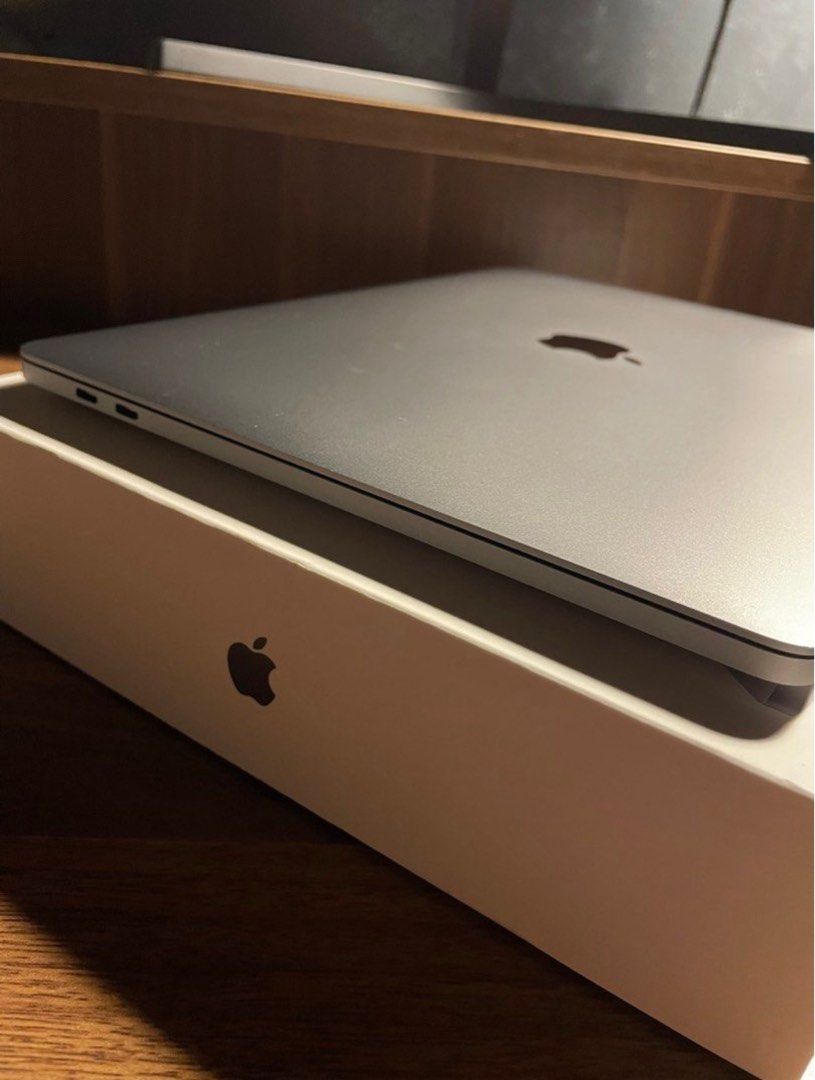Macbook Pro 13 in M1 256 GB (Category: Laptops & Notebooks) located in Makati City. Submitted by sonny2894 (Listing ID 1393595930, Image 2). Description: .
