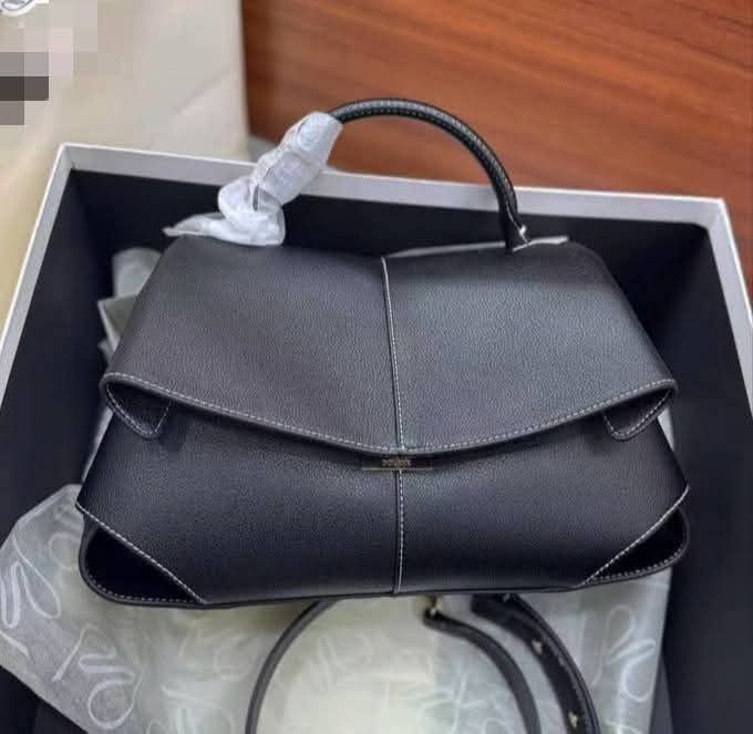 MOKKI HANDBAG/CROSSBODY BAG (Category: Cross-body Bags) located in Manila. Submitted by marissapel07768 (Listing ID 1393460141, Image 2). Description: MOKKI HANDBAG/CROSSBODY BAG - 32.5cm X 24.5cm X 11cm - Leather - Pull Down Closure - 2 Compartments - Internal Slip Pocket - Removable, Adjustable Strap - With a strap, double box and dust bag. 👉 MOP Payment first, thru Gcash BDO Remittance 👉 Courier Manila - Lalamove Provinces - J&T 👉 NO BOGUS 