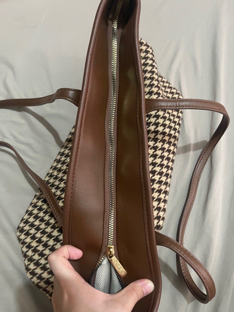 Parisian Tote Bag / Work Bag - Dark Brown (Category: Tote Bags) located in Quezon City. Submitted by meshtie (Listing ID 1393487861, Image 2). Description: Very good condition. Working all zipper and no scratches or anything. Perfect for work bag or everyday bag. Used once or twice lang. With FREE cute keychain.