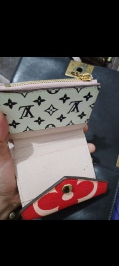 Preloved LV small wallet w/ code (Category: Luxury Bags & Wallets) located in Pasay City. Submitted by khim1202ma07307 (Listing ID 1363049151, Image 2). Description: Preloved LV small wallet w/ code.