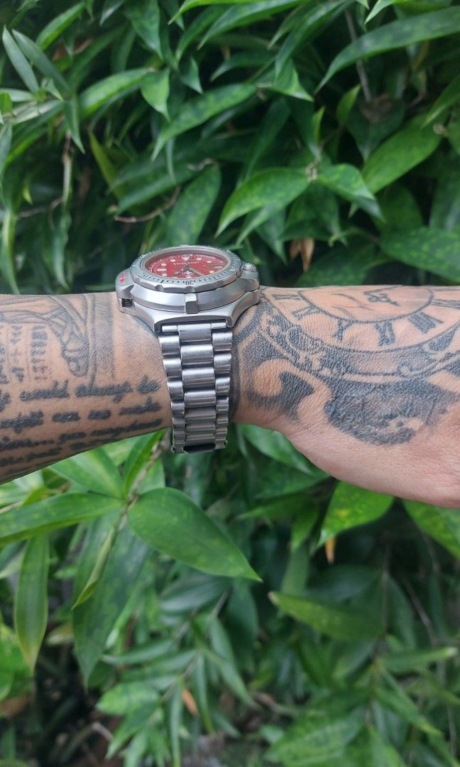 Rare Swiss Army Compass Watch (Category: Men's Watches) located in Lubao. Submitted by 23dang (Listing ID 1393617384, Image 2). Description: Rare Vintage Swiss Army Texswiss Dual Compass Quartz Military Red dial Men’s Watch Movement: Swiss Quartz Size:47mm issue: mga markings lang sa dial bukod don all goods po sya.