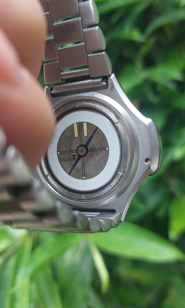 Rare Swiss Army Compass Watch (Category: Men's Watches) located in Lubao. Submitted by 23dang (Listing ID 1393617384, Image 3). Description: Rare Vintage Swiss Army Texswiss Dual Compass Quartz Military Red dial Men’s Watch Movement: Swiss Quartz Size:47mm issue: mga markings lang sa dial bukod don all goods po sya.
