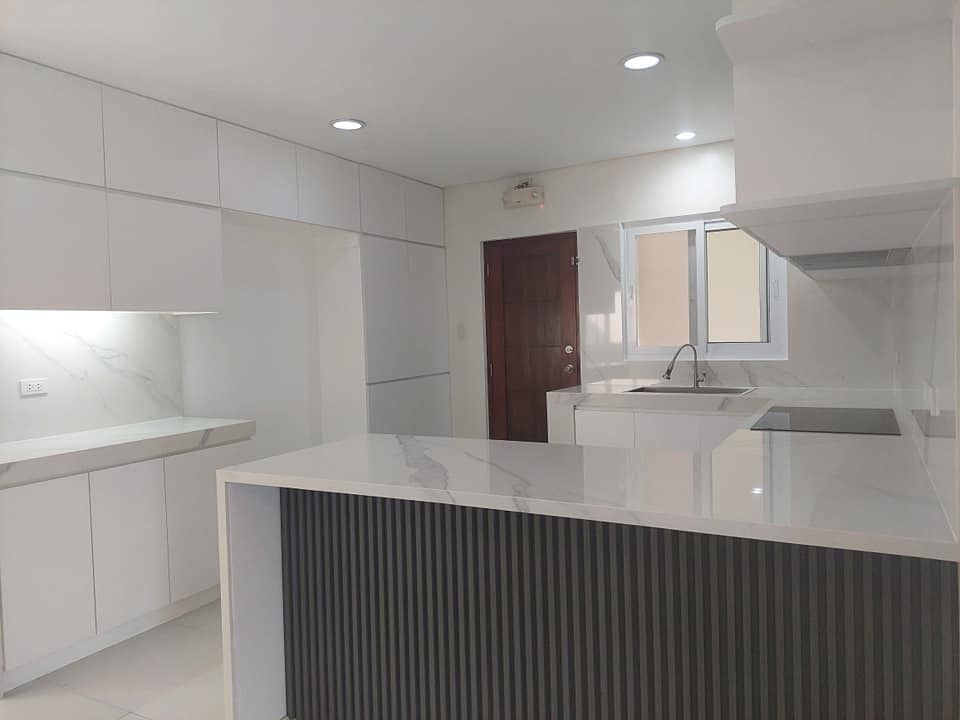 RUSH!!!!! VERDANA HOMES DAANGHARI BACOOR (Category: House & Lot) located in Santa Rosa. Submitted by gem.juguilon (Listing ID 1393446396, Image 1). Description: Rush sale Verdana Homes Daanghari Molino Bacoor Cavite Almost BNew House 2023 Renovated. Semifurnished with 2 built in beds and all.rooms with aircons. Storey house 3bedrooms 2toilet and bath Den or guest room full toilet and bath Maid's room with tb. Clean and covered service kitchen .
