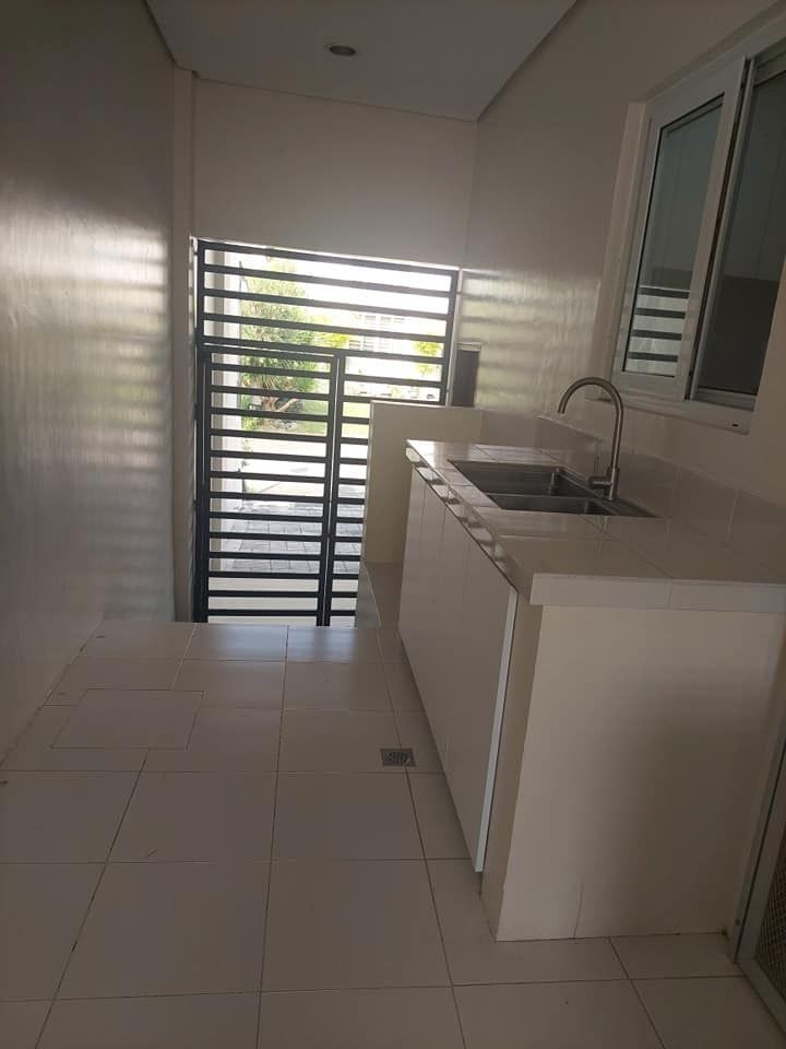 RUSH!!!!! VERDANA HOMES DAANGHARI BACOOR (Category: House & Lot) located in Santa Rosa. Submitted by gem.juguilon (Listing ID 1393446396, Image 2). Description: Rush sale Verdana Homes Daanghari Molino Bacoor Cavite Almost BNew House 2023 Renovated. Semifurnished with 2 built in beds and all.rooms with aircons. Storey house 3bedrooms 2toilet and bath Den or guest room full toilet and bath Maid's room with tb. Clean and covered service kitchen .