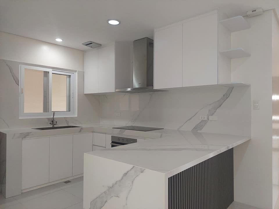 RUSH!!!!! VERDANA HOMES DAANGHARI BACOOR (Category: House & Lot) located in Santa Rosa. Submitted by gem.juguilon (Listing ID 1393446396, Image 3). Description: Rush sale Verdana Homes Daanghari Molino Bacoor Cavite Almost BNew House 2023 Renovated. Semifurnished with 2 built in beds and all.rooms with aircons. Storey house 3bedrooms 2toilet and bath Den or guest room full toilet and bath Maid's room with tb. Clean and covered service kitchen .