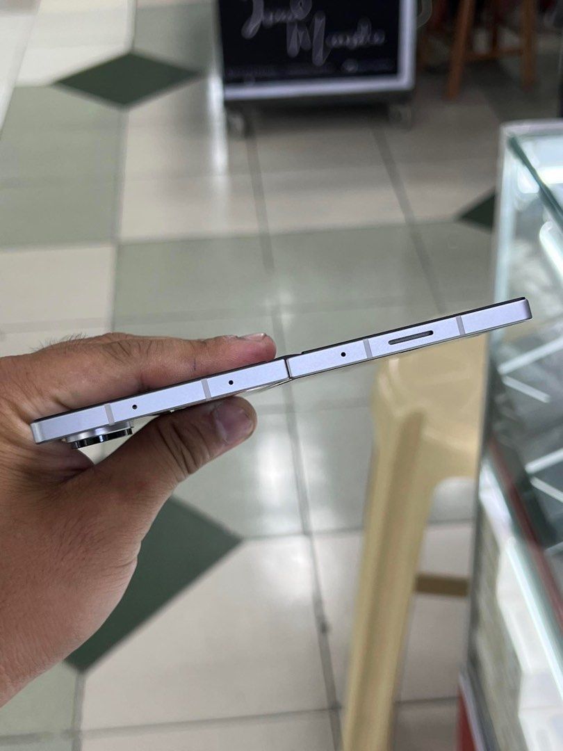 SAMSUNG FOLD 6 256GB OPENLINE COMPLETE WITH CASE (Category: Samsung) located in San Juan City. Submitted by dokiee2001 (Listing ID 1393602872, Image 3). Description: Samsung z fold 6 256GB OPENLINE COMPLETE WITH FREE CASE OPEN FOR SWAP MEET UP HALF WAY/ OPEN FOR COD VIA PERSONAL RIDER MODE OF PAYMENT CASH/GCASH/ BANK TRANSFER/GGIVES.