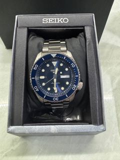 (Category: ) located in . Submitted by gd_sells101 (Listing ID 1393555263, Image 1). Description: .