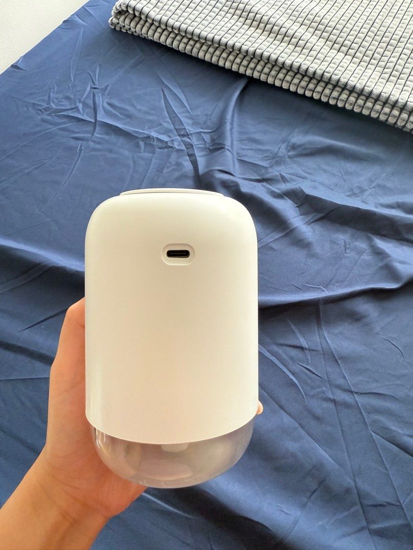 Simplus Mini Himidifier (Category: Air Purifiers & Dehumidifiers) located in Tuguegarao City. Submitted by Jarah (Listing ID 1393533444, Image 3). Description: Simplus Mini Humidifier - studio condo/car humidifier - rechargeable (batt life: 6hrs continuous, 14hrs intermittent) - 250ml capacity - w/ cord and free airwell scent .