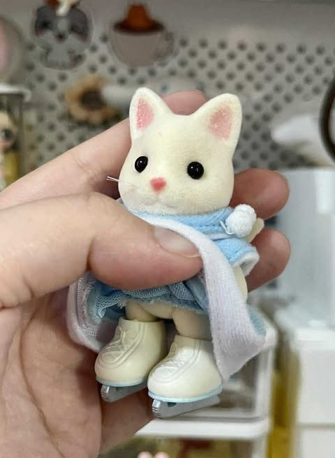 Sylvanian Families Skating Tiffany (Category: Kids Toys) located in Bocaue. Submitted by ekaaam (Listing ID 1393609645, Image 3). Description: WYSIWYG Please manage your expectation as this is already 2nd hand.