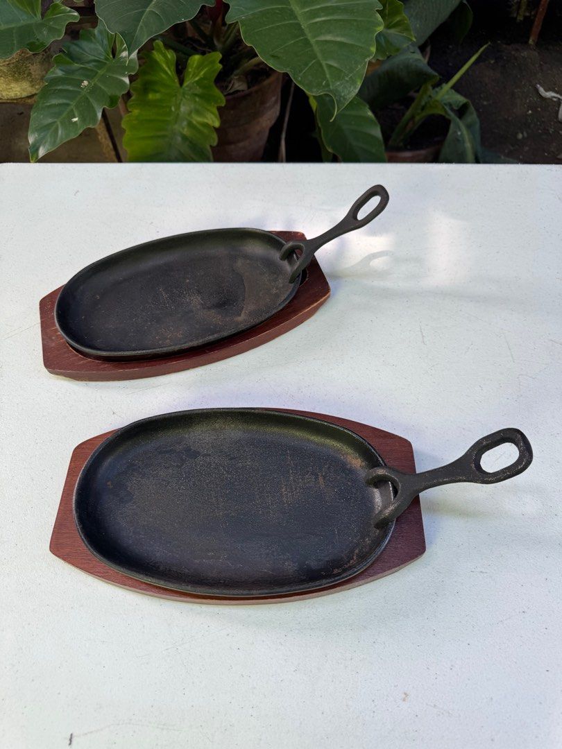 Two sets sizzling plate with wood and removable handle (Category: Cookware & Accessories) located in Davao. Submitted by parteawares2 (Listing ID 1393574408, Image 3). Description: Two sets of sizzling plate with wooden under plate and removable handle , think and heavy Japan made .