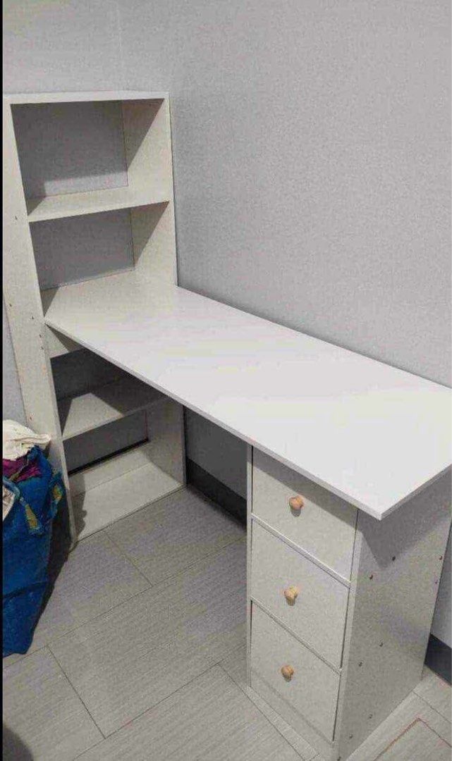 Vb Study table / H table 120x40x72cm (Category: Tables & Sets) located in Manila. Submitted by dolorchris69891 (Listing ID 1393495715, Image 2). Description: study table H table 120x40x72cm 🎨 White.