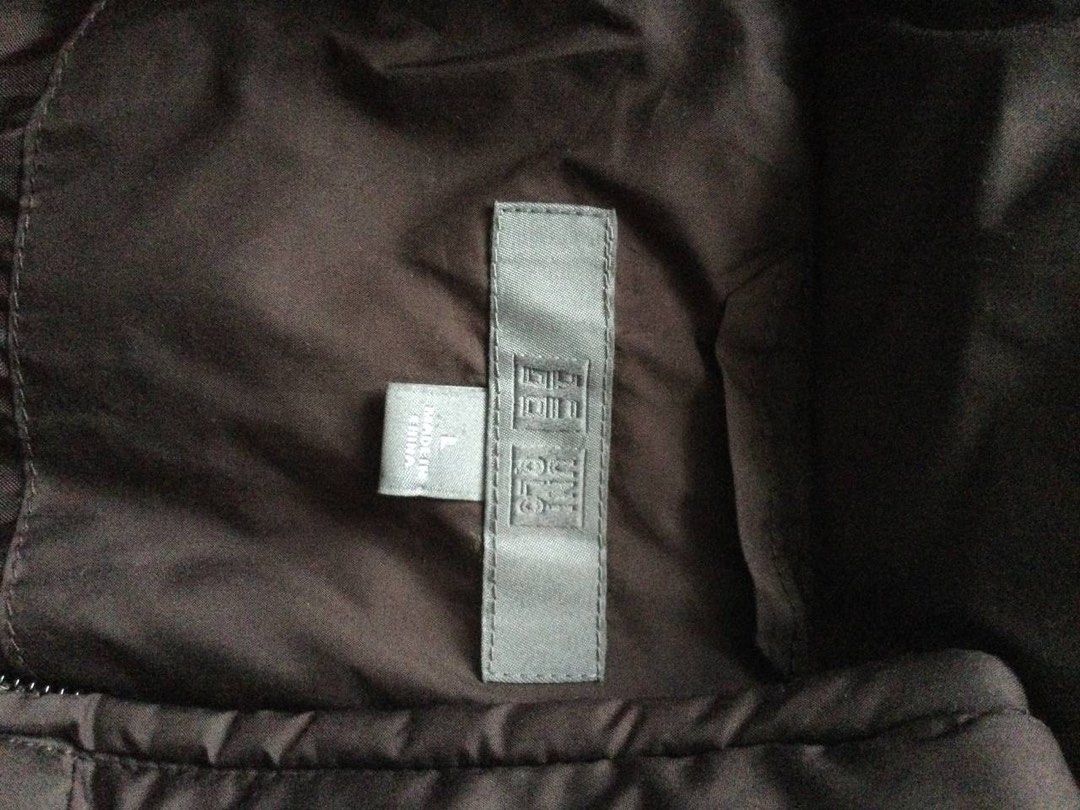 Winter Jacket (Category: Coats, Jackets and Outerwear) located in Singapore. Submitted by neosp1234 (Listing ID 1393501337, Image 2). Description: This is from Uniqlo. Size L. Have send for dry cleaning after Iceland trip. .