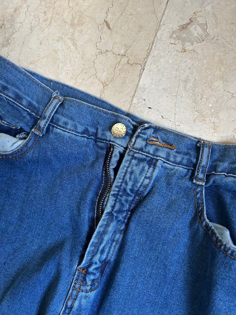 Wrangler Wide Leg Pants (Category: Jeans) located in Muntinlupa City. Submitted by wavesofara (Listing ID 1393486156, Image 2). Description: personal favvv!! no issues can fit up to 5’8 almost like brand new .