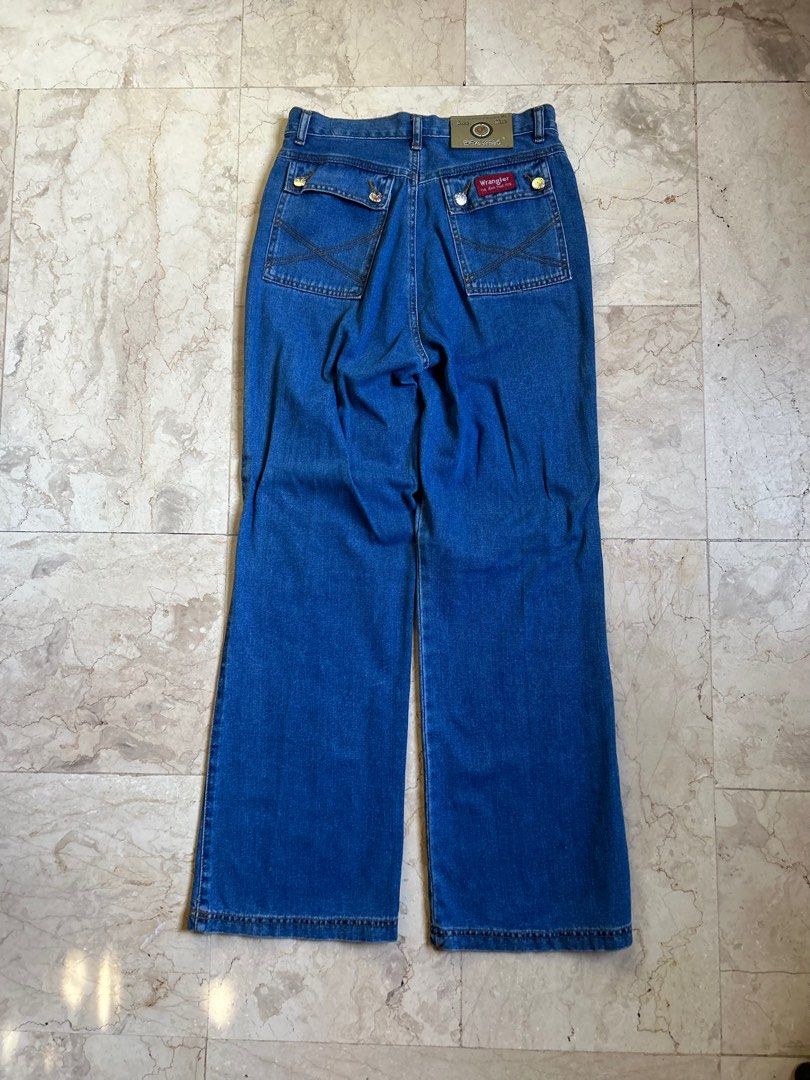 Wrangler Wide Leg Pants (Category: Jeans) located in Muntinlupa City. Submitted by wavesofara (Listing ID 1393486156, Image 1). Description: personal favvv!! no issues can fit up to 5’8 almost like brand new .