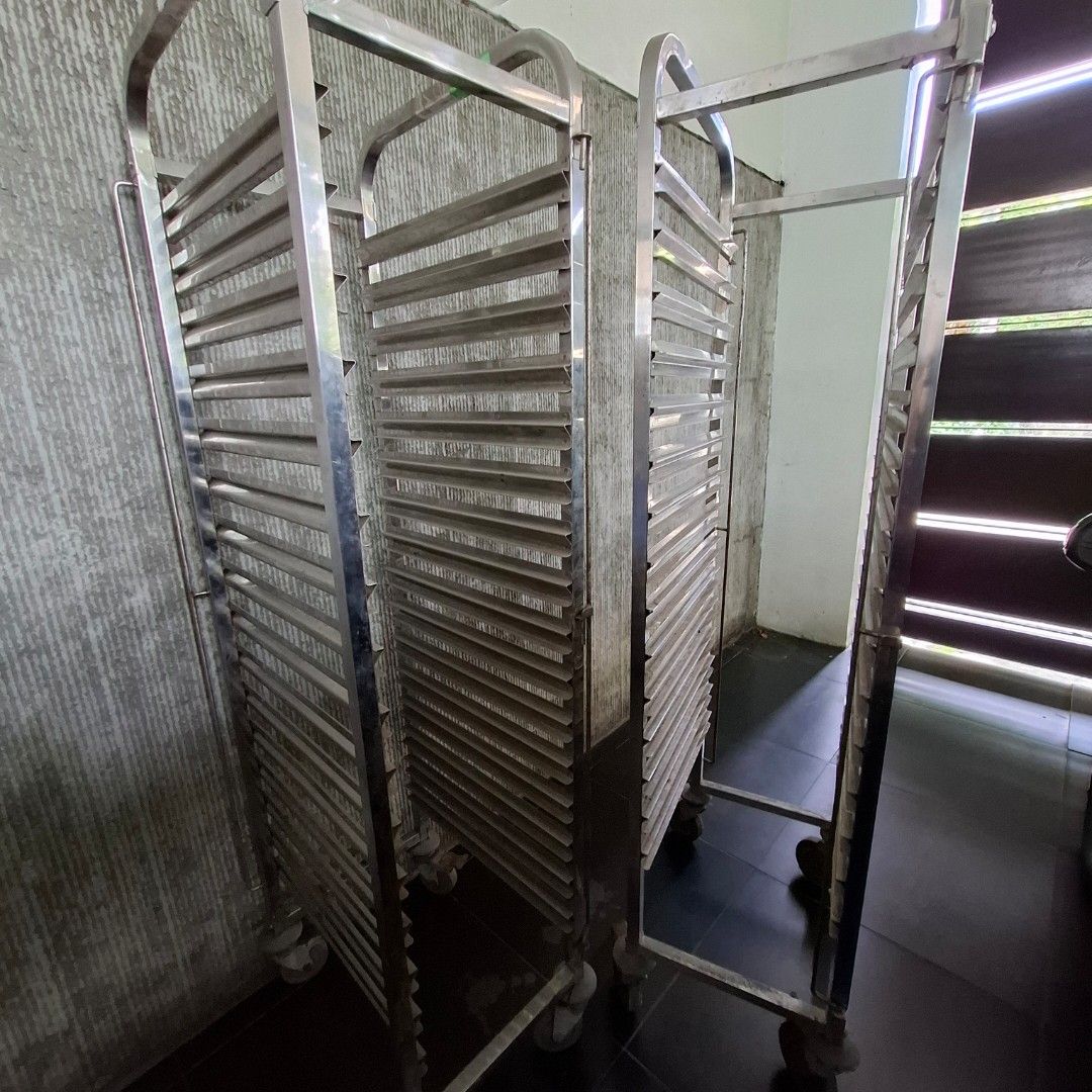 16 Chaffing Dish Trolley/Rack System (Category: Other Kitchenware & Tableware) located in Quezon City. Submitted by goldenmomma (Listing ID 1390253035, Image 2). Description: 16 Chaffing Dish Trolley for Restaurant or Catering Business *for Transferring or Staging meals Heavy Duty 2pcs available *Price is for 1 piece.