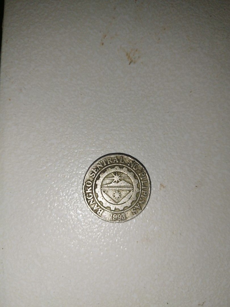 1993 piso coin with error (Category: Currency) located in Mandaue City. Submitted by djct8888 (Listing ID 1390357985, Image 2). Description: For sale: 1993 piso coin with error. Error: No print at the front coin. (Check photo) Price: ₱350,000 pm for inquiries/ offers.
