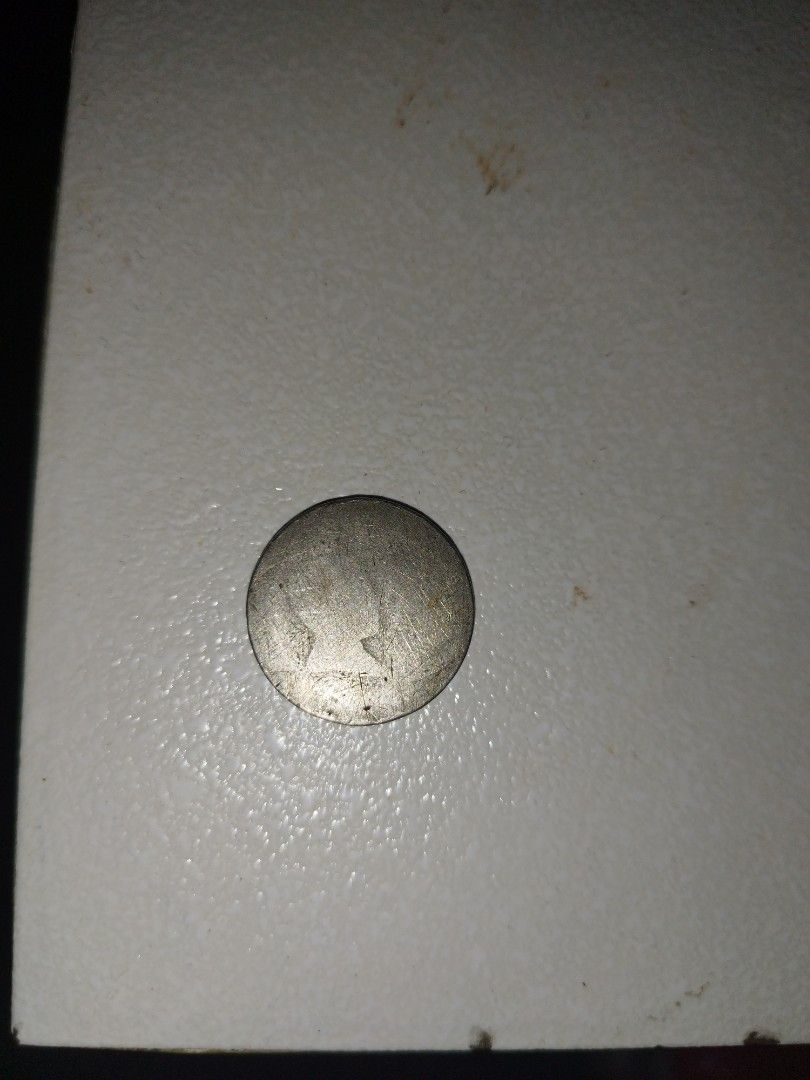 1993 piso coin with error (Category: Currency) located in Mandaue City. Submitted by djct8888 (Listing ID 1390357985, Image 1). Description: For sale: 1993 piso coin with error. Error: No print at the front coin. (Check photo) Price: ₱350,000 pm for inquiries/ offers.
