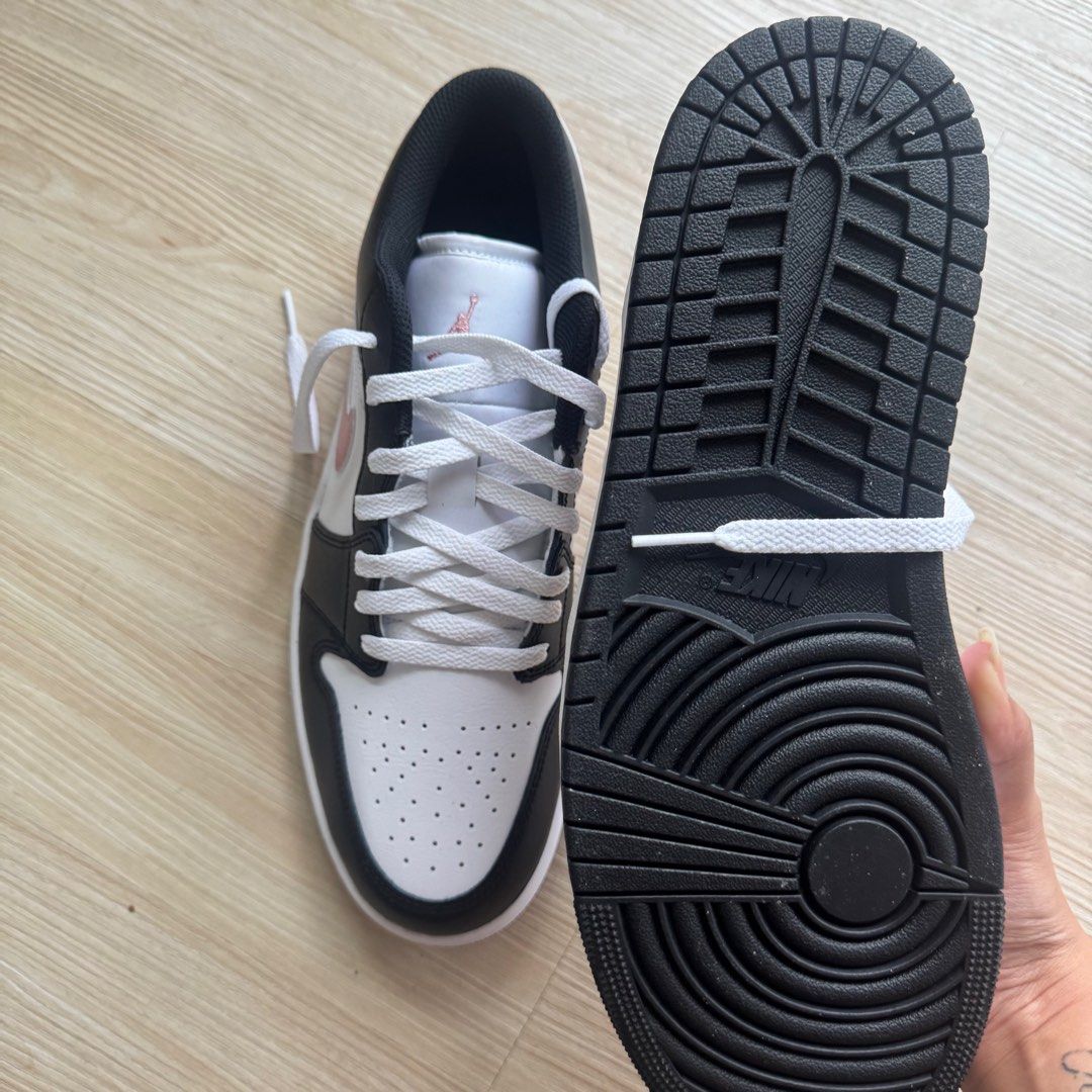 Air Jordan 1 Low Rust Pink (Category: Sneakers) located in Manila. Submitted by cococlio (Listing ID 1390305957, Image 3). Description: Brandnew , not yet worn authentic, view code bought in UAE .