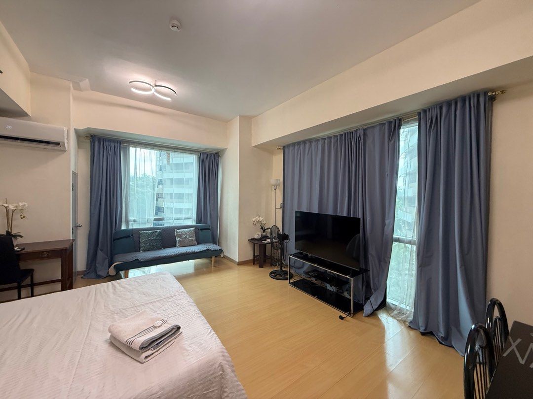 Avant at the Fort: Studio corner unit (Category: Apartments & Condos) located in Manila. Submitted by call_09053601049 (Listing ID 1390243080, Image 3). Description: 🌿 FOR SALE – Avant at The Fort Studio Corner Unit w/ Floor-to-Ceiling Windows | Furnished | 4th Floor 📍 Avant at The Fort, BGC, Taguig 💰 ₱7,800,000 📐 38 sqm | Studio | Fully Furnished | 4th Floor ⸻ 🛋️ Unit Features: ✅ Bright corner unit with full-height glass on two sides ✅ 4th 