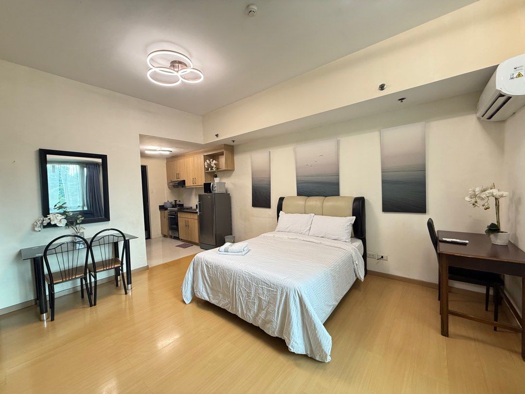 Avant at the Fort: Studio corner unit (Category: Apartments & Condos) located in Manila. Submitted by call_09053601049 (Listing ID 1390243080, Image 1). Description: 🌿 FOR SALE – Avant at The Fort Studio Corner Unit w/ Floor-to-Ceiling Windows | Furnished | 4th Floor 📍 Avant at The Fort, BGC, Taguig 💰 ₱7,800,000 📐 38 sqm | Studio | Fully Furnished | 4th Floor ⸻ 🛋️ Unit Features: ✅ Bright corner unit with full-height glass on two sides ✅ 4th 