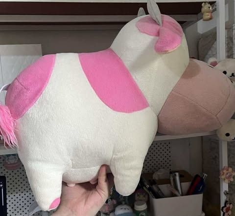 BIG Harvest Moon Pink Cow Plush (Category: Plushies & Soft Toys) located in Bocaue. Submitted by ekaaam (Listing ID 1390405528, Image 3). Description: WYSIWYG Please manage your expectation as this is already 2nd hand.