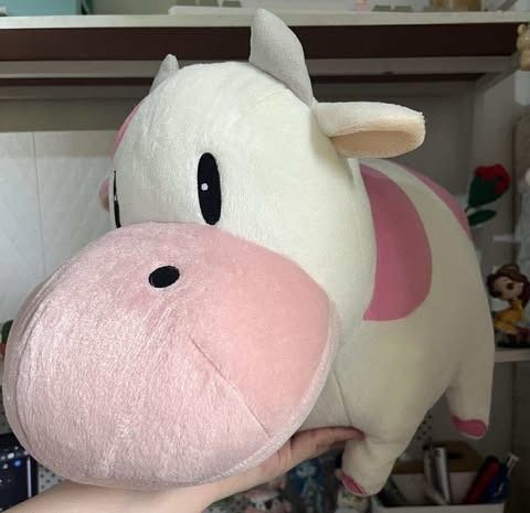 BIG Harvest Moon Pink Cow Plush (Category: Plushies & Soft Toys) located in Bocaue. Submitted by ekaaam (Listing ID 1390405528, Image 2). Description: WYSIWYG Please manage your expectation as this is already 2nd hand.