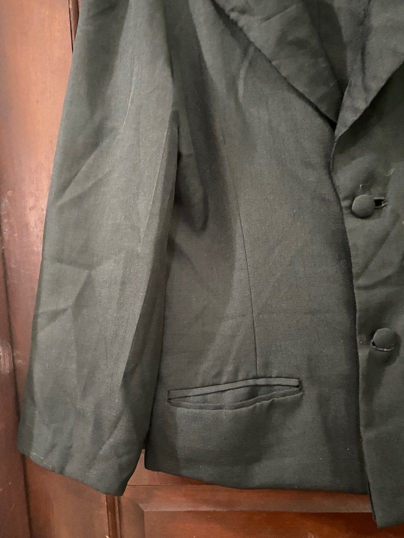 Black Blazer Medium (Category: Coats, Jackets and Outerwear) located in Cebu City. Submitted by karent3000 (Listing ID 1390258452, Image 3). Description: Needs wash, no when worn.