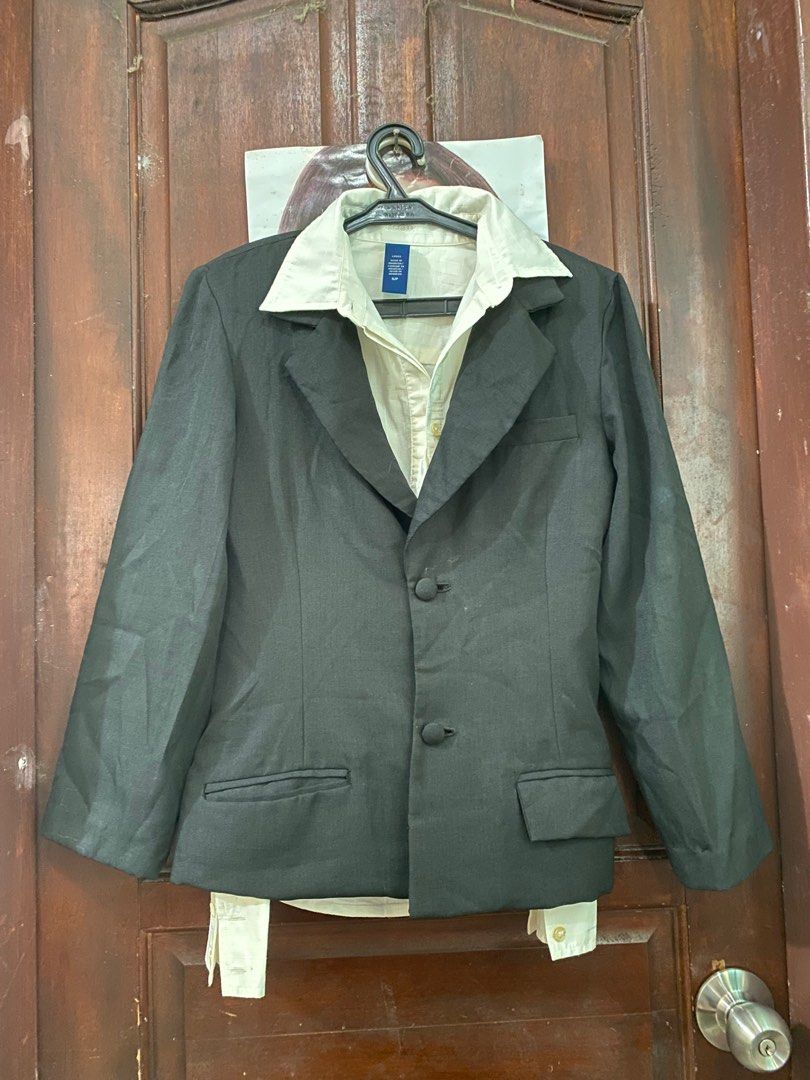 Black Blazer Medium (Category: Coats, Jackets and Outerwear) located in Cebu City. Submitted by karent3000 (Listing ID 1390258452, Image 1). Description: Needs wash, no when worn.