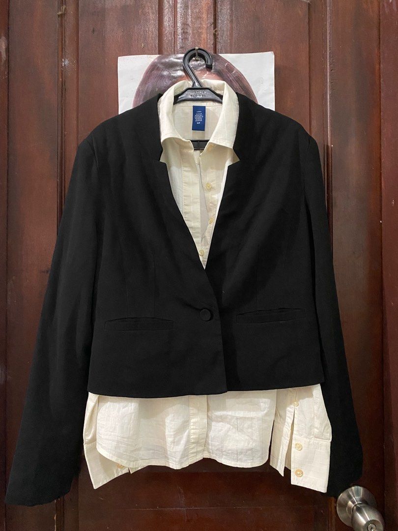 Black Blazer Small (Category: Coats, Jackets and Outerwear) located in Cebu City. Submitted by karent3000 (Listing ID 1390258839, Image 1). Description: Needs wash, no when worn.