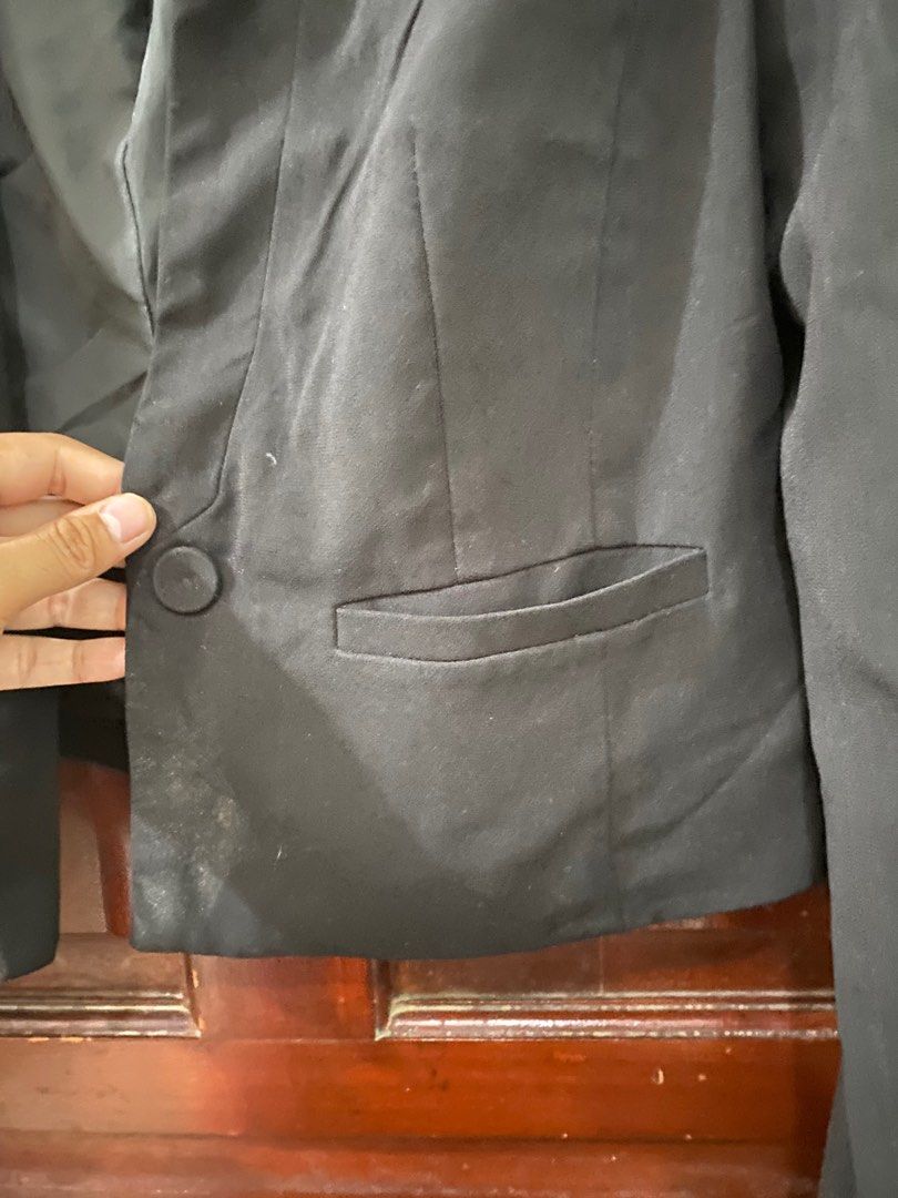 Black Blazer Small (Category: Coats, Jackets and Outerwear) located in Cebu City. Submitted by karent3000 (Listing ID 1390258839, Image 3). Description: Needs wash, no when worn.
