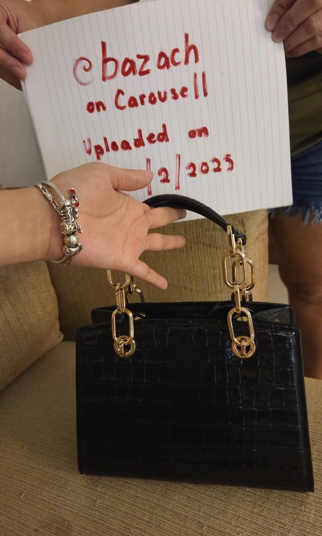Black Michael Kors Bag (Authentic) (Category: Luxury Bags & Wallets) located in Las Pinas. Submitted by bazach (Listing ID 1390291736, Image 2). Description: ♡Authentic Michael Kors Bag in the style Cynthia, Originally $398, bought from Guam ♡ RFS: Decluttering Bags ♡Shipping Fee shouldered by buyer 📍Las Piñas.