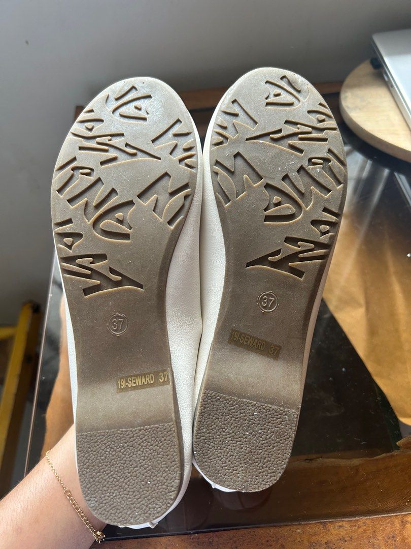 CLN flat shoes dirty white (Category: Sneakers) located in Polangui. Submitted by joycehaul (Listing ID 1390235056, Image 2). Description: Brandnew Never been used CLN SIZE 37.