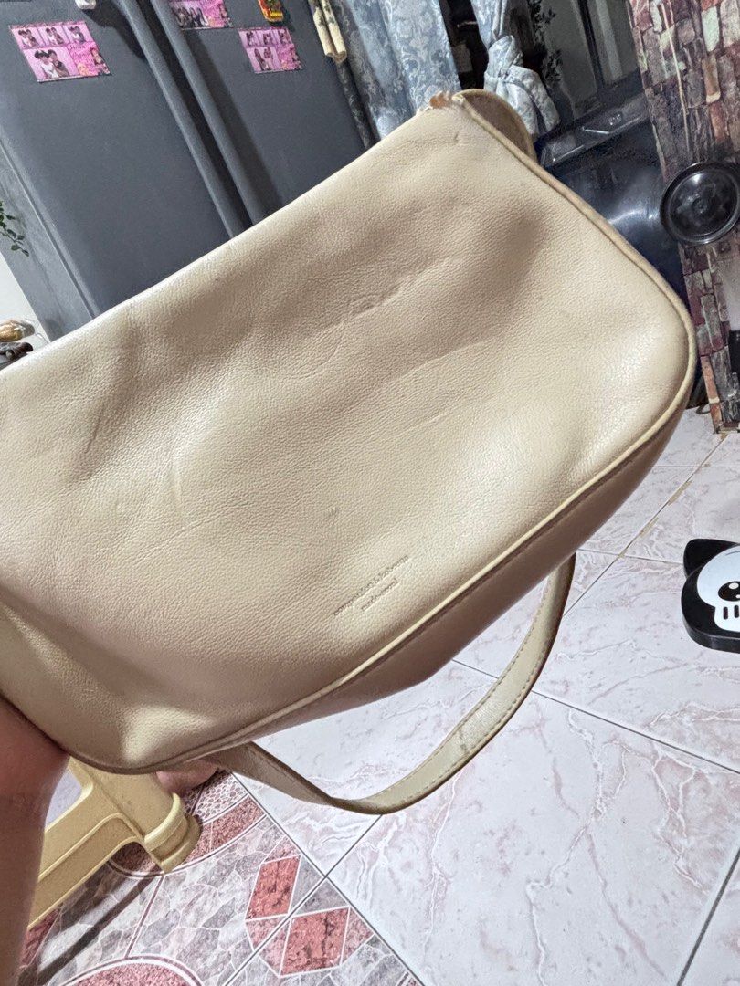 Companion and kobeena (Category: Shoulder Bags) located in Taguig. Submitted by isaiahnv (Listing ID 1390305348, Image 3). Description: .