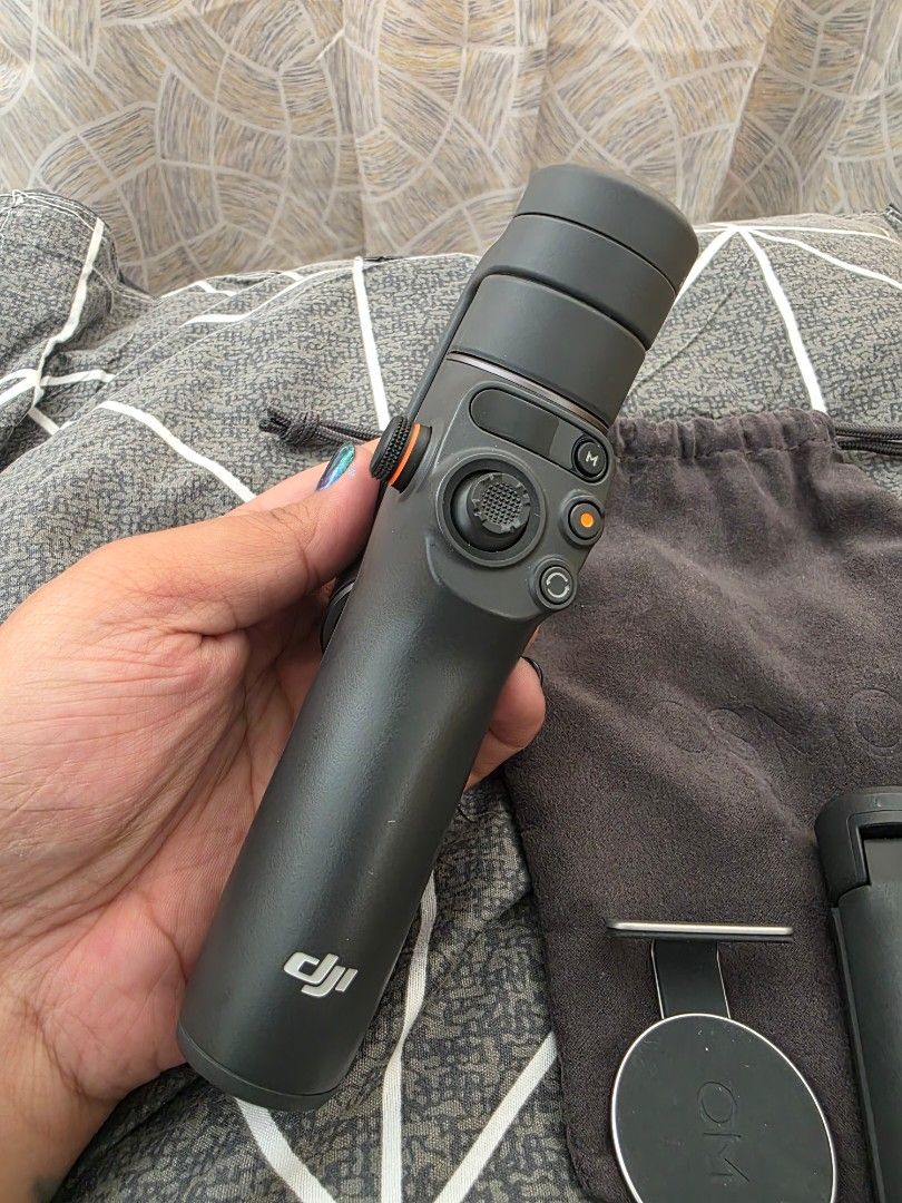 DJI OSMO MOBILE 6 PHONE GIMBAL (Category: Gimbals & Stabilizers ) located in Quezon City. Submitted by superheromickey (Listing ID 1390382422, Image 1). Description: selling my DJI Osmo Mobile 6 phone gimbal. sobrang hindi nagamit. impulse buy lang ito kaya ibebenta nalang. sayang naman. message me if interested..
