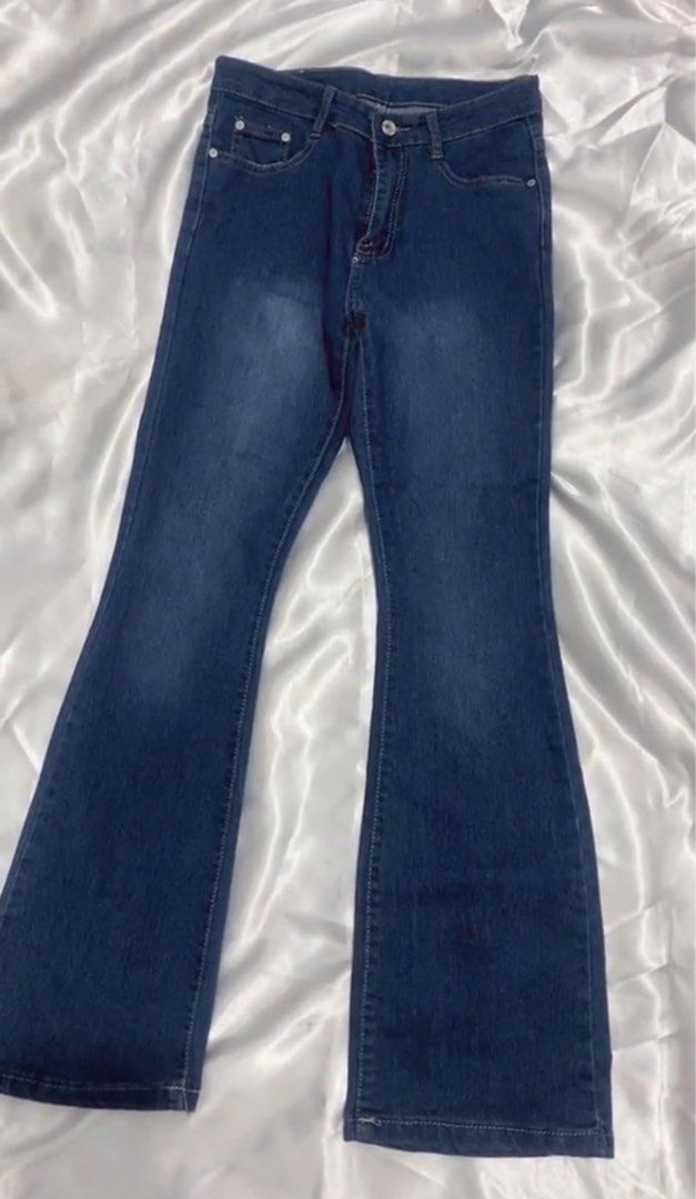FLARE PANTS JEANS (Category: Jeans) located in Valenzuela. Submitted by conconpty (Listing ID 1390311343, Image 2). Description: Like new, super sexy pag sinuot. Used thrice. Size: 25-26.